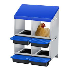Pondoir 4 nids à deux étages, toit et bacs bleus, une poule dans un nid