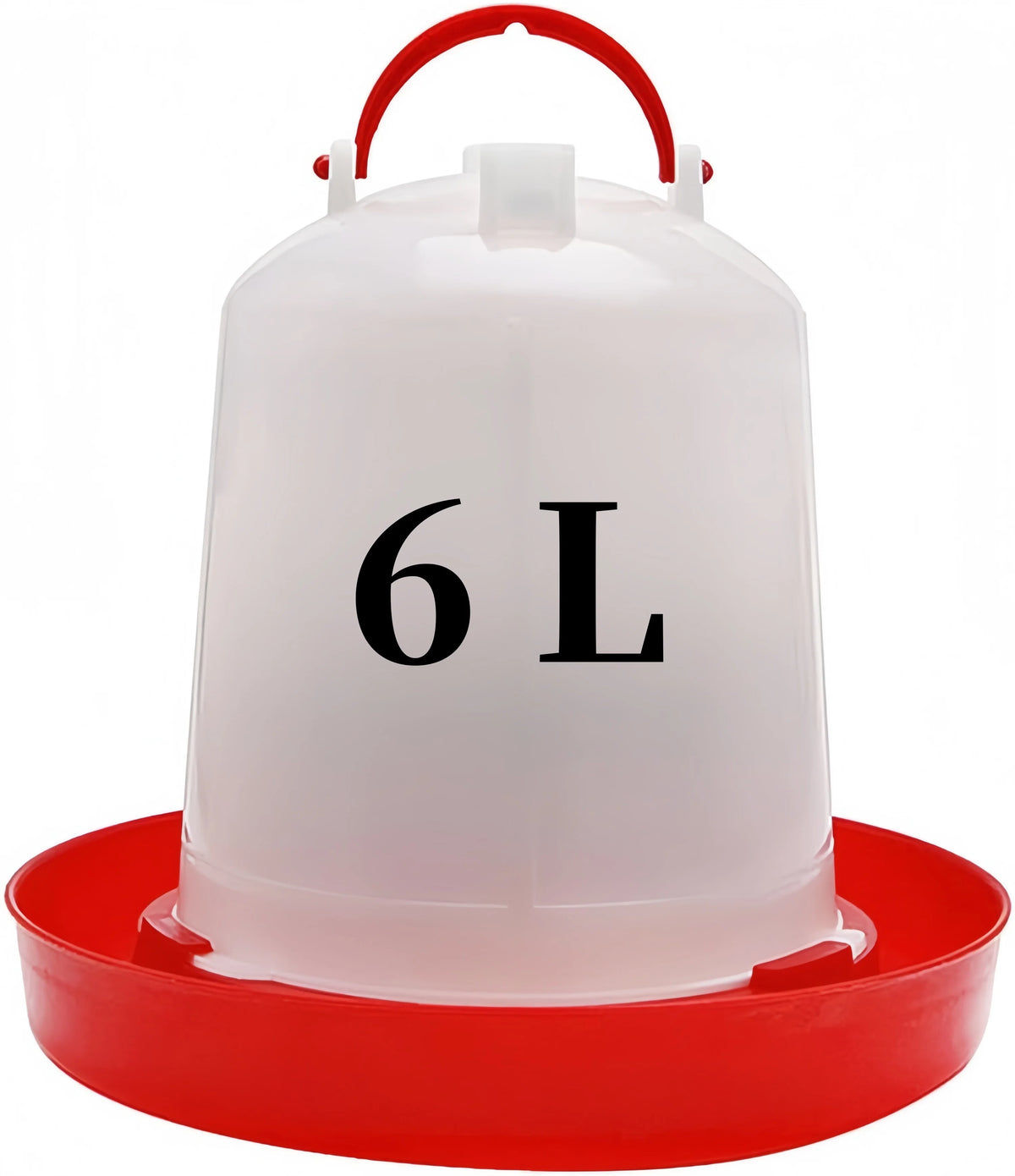 Vue de trois quarts de l'abreuvoir de 6 litres, poignée relevée et coupelle rouge