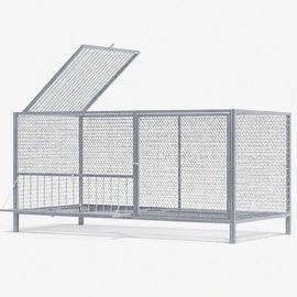 Cage à poules vue de l'arrière, toit ouvrant relevé sur toute la longueur