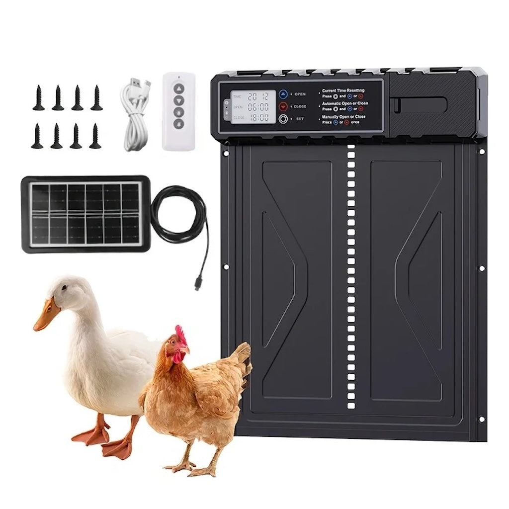 Contenu de la porte solaire programmable : porte, panneau solaire avec câble, câble USB et visserie, une oie et une poule devant