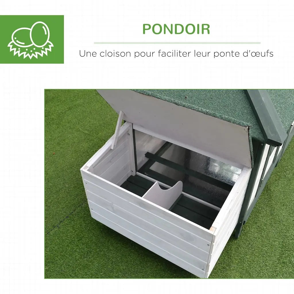 Pondoir ouvert par son toit à charnières, montrant la cloison intérieure qui sépare les emplacements de ponte